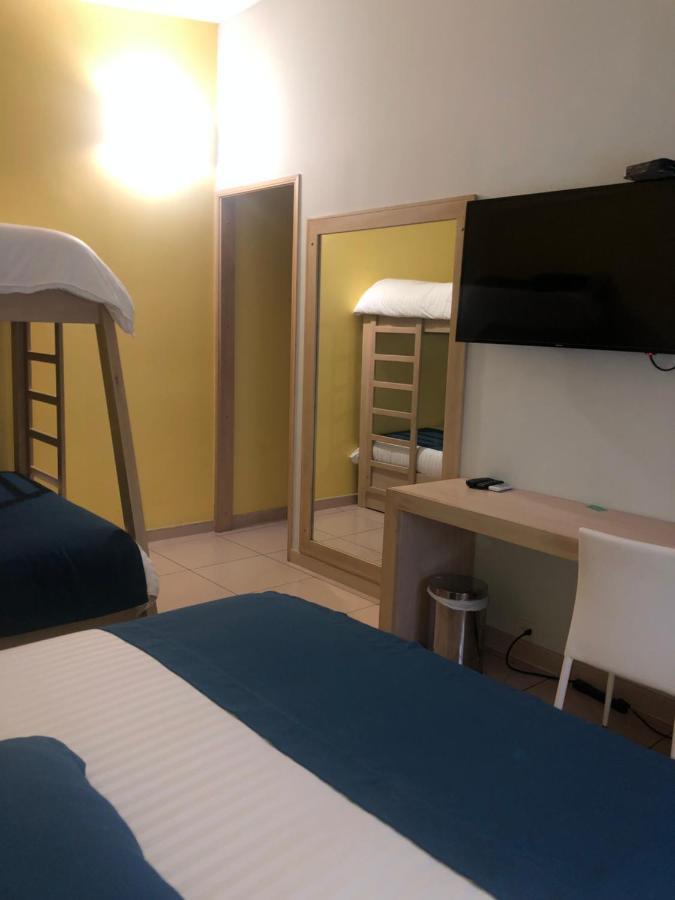 Hostel Paradise St Santa Marta  Exterior photo